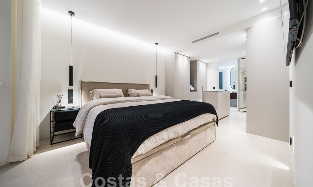Apartamento de lujo en venta, listo para entrar a vivir, con acogedora terraza y vistas al mar en Marbella - Benahavis 57311