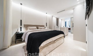 Apartamento de lujo en venta, listo para entrar a vivir, con acogedora terraza y vistas al mar en Marbella - Benahavis 57311 