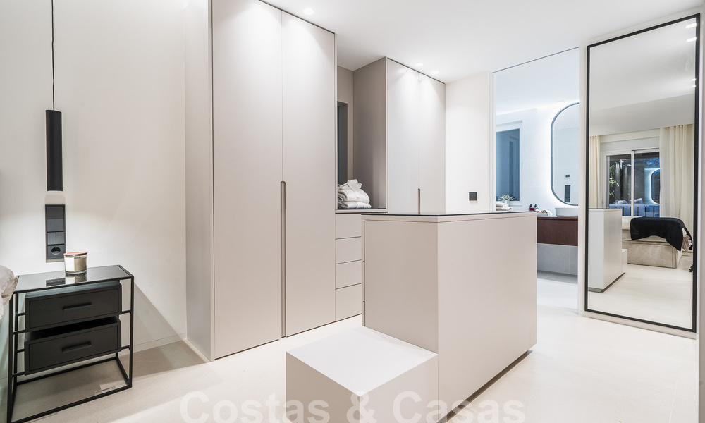 Apartamento de lujo en venta, listo para entrar a vivir, con acogedora terraza y vistas al mar en Marbella - Benahavis 57312
