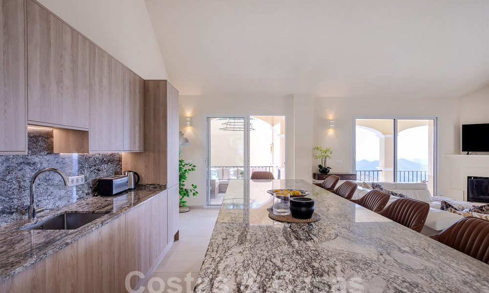 Villa de lujo en venta con vistas panorámicas al mar en una urbanización cerrada en las colinas de Marbella 57317