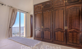 Villa de lujo en venta con vistas panorámicas al mar en una urbanización cerrada en las colinas de Marbella 57320 