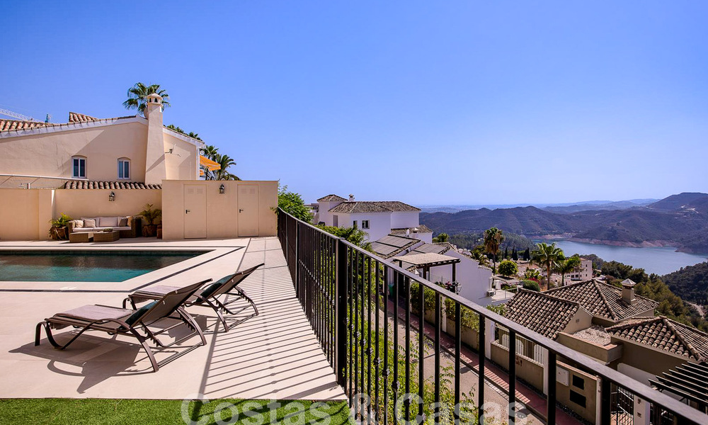 Villa de lujo en venta con vistas panorámicas al mar en una urbanización cerrada en las colinas de Marbella 57331