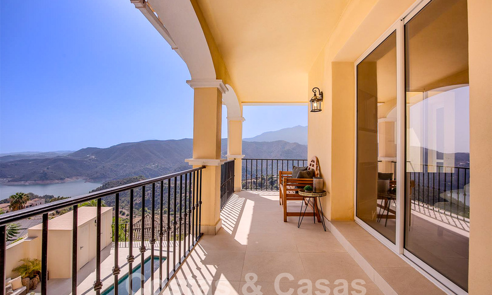 Villa de lujo en venta con vistas panorámicas al mar en una urbanización cerrada en las colinas de Marbella 57340
