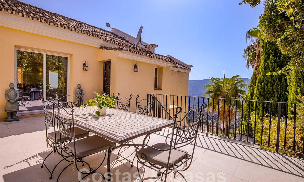 Villa de lujo en venta con vistas panorámicas al mar en una urbanización cerrada en las colinas de Marbella 57350