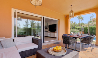 Villa pareada reformada en venta con gran piscina privada en Marbella - Benahavis 56378 