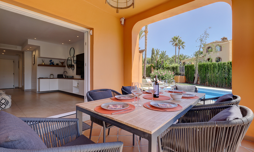 Villa pareada reformada en venta con gran piscina privada en Marbella - Benahavis 56380
