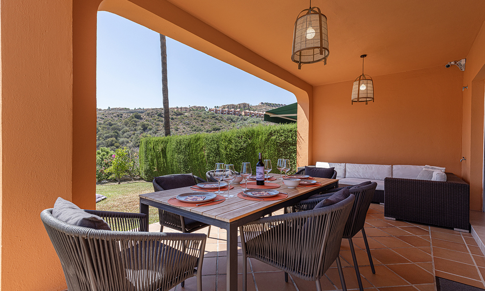 Villa pareada reformada en venta con gran piscina privada en Marbella - Benahavis 56383