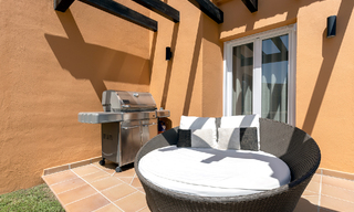 Villa pareada reformada en venta con gran piscina privada en Marbella - Benahavis 56384 