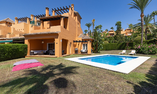 Villa pareada reformada en venta con gran piscina privada en Marbella - Benahavis 56386 