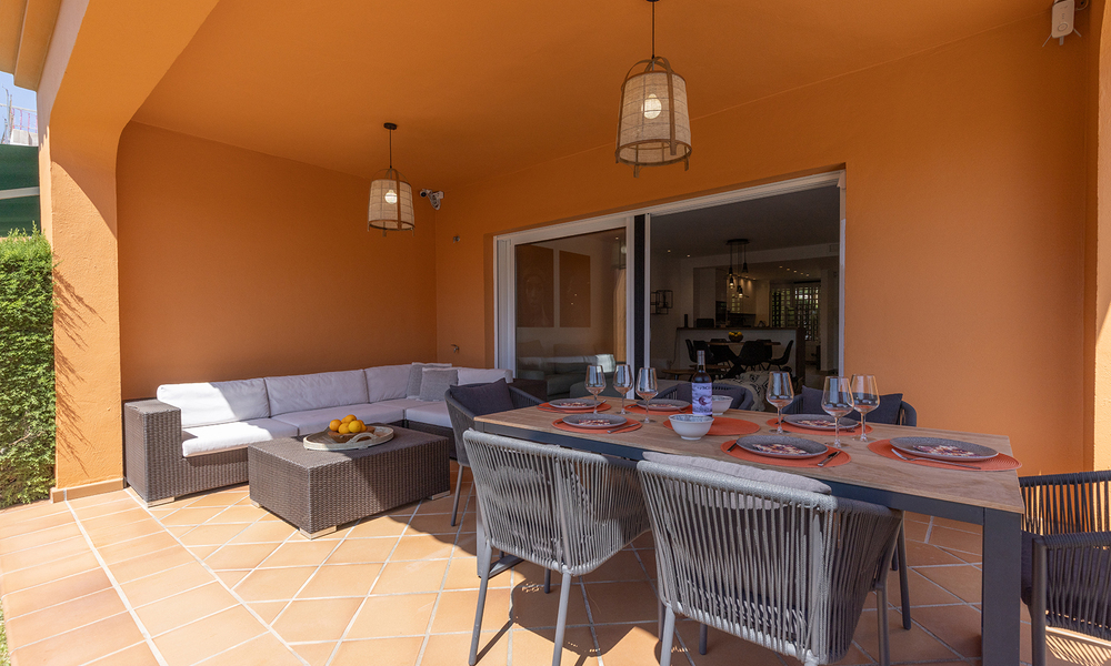 Villa pareada reformada en venta con gran piscina privada en Marbella - Benahavis 56388