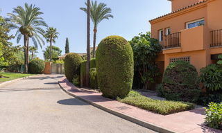 Villa pareada reformada en venta con gran piscina privada en Marbella - Benahavis 56441 