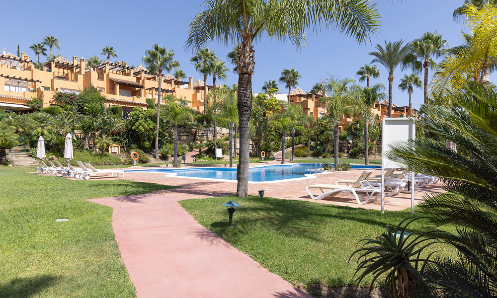 Villa pareada reformada en venta con gran piscina privada en Marbella - Benahavis 56443