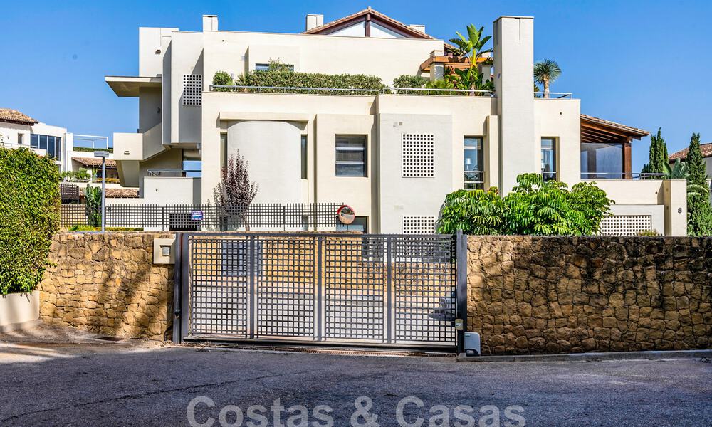 Lujoso y moderno apartamento mediterráneo en venta cerca de Sierra Blanca en la Milla de Oro de Marbella 57382