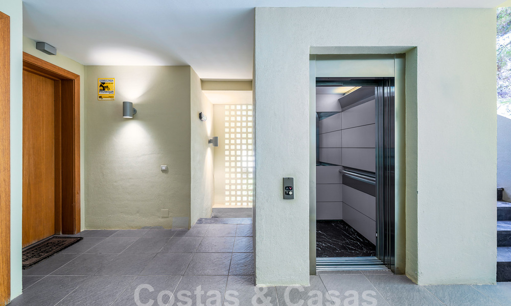 Lujoso y moderno apartamento mediterráneo en venta cerca de Sierra Blanca en la Milla de Oro de Marbella 57394