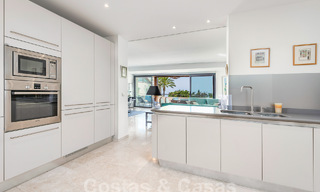 Lujoso y moderno apartamento mediterráneo en venta cerca de Sierra Blanca en la Milla de Oro de Marbella 57400 