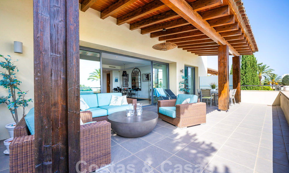 Lujoso y moderno apartamento mediterráneo en venta cerca de Sierra Blanca en la Milla de Oro de Marbella 57403