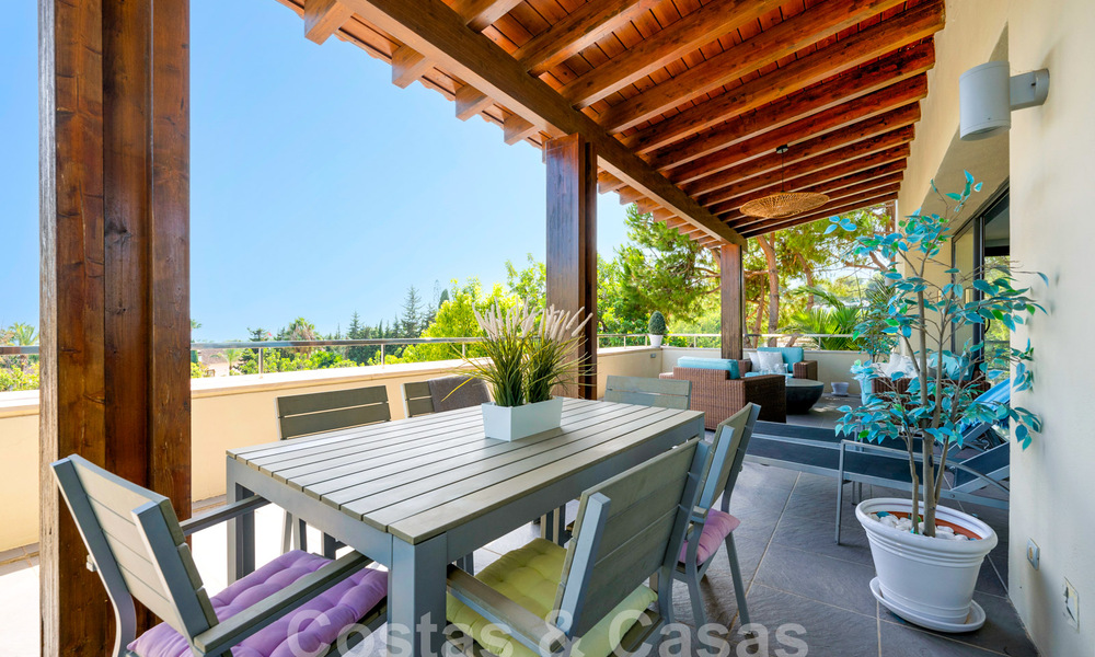 Lujoso y moderno apartamento mediterráneo en venta cerca de Sierra Blanca en la Milla de Oro de Marbella 57404