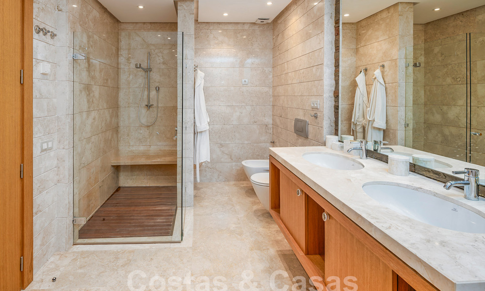 Lujoso y moderno apartamento mediterráneo en venta cerca de Sierra Blanca en la Milla de Oro de Marbella 57411