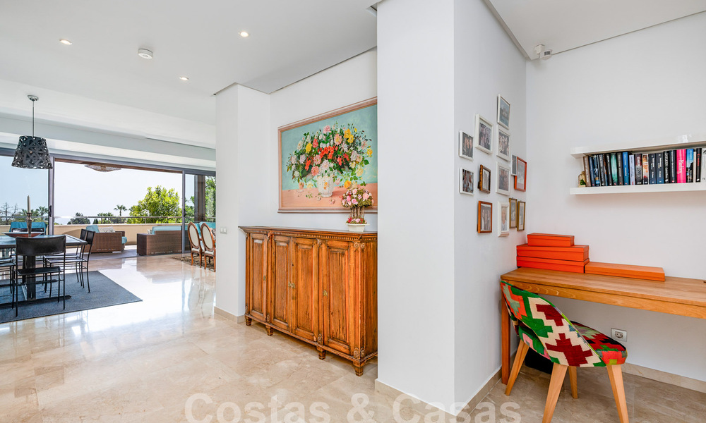 Lujoso y moderno apartamento mediterráneo en venta cerca de Sierra Blanca en la Milla de Oro de Marbella 57413