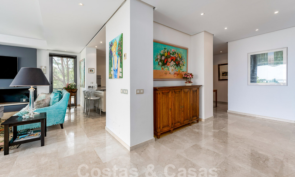 Lujoso y moderno apartamento mediterráneo en venta cerca de Sierra Blanca en la Milla de Oro de Marbella 57416