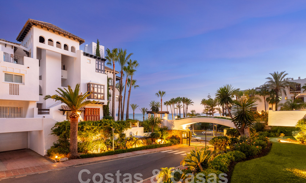 Excepcional apartamento en venta con vistas al mar en Marina Puente Romano en Marbella 57248