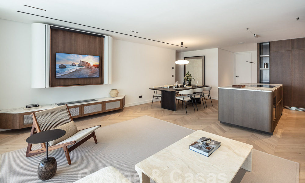 Excepcional apartamento en venta con vistas al mar en Marina Puente Romano en Marbella 57266
