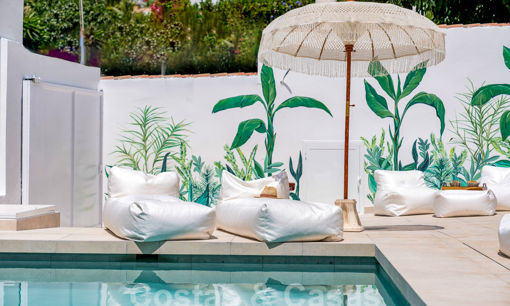 Atractiva villa de lujo de estilo ibicenco en venta cerca de todos los servicios en Nueva Andalucia, Marbella 56912