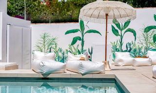 Atractiva villa de lujo de estilo ibicenco en venta cerca de todos los servicios en Nueva Andalucia, Marbella 56912 