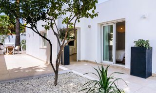 Atractiva villa de lujo de estilo ibicenco en venta cerca de todos los servicios en Nueva Andalucia, Marbella 56913 