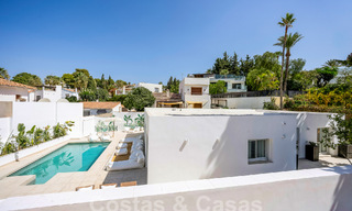 Atractiva villa de lujo de estilo ibicenco en venta cerca de todos los servicios en Nueva Andalucia, Marbella 56915 