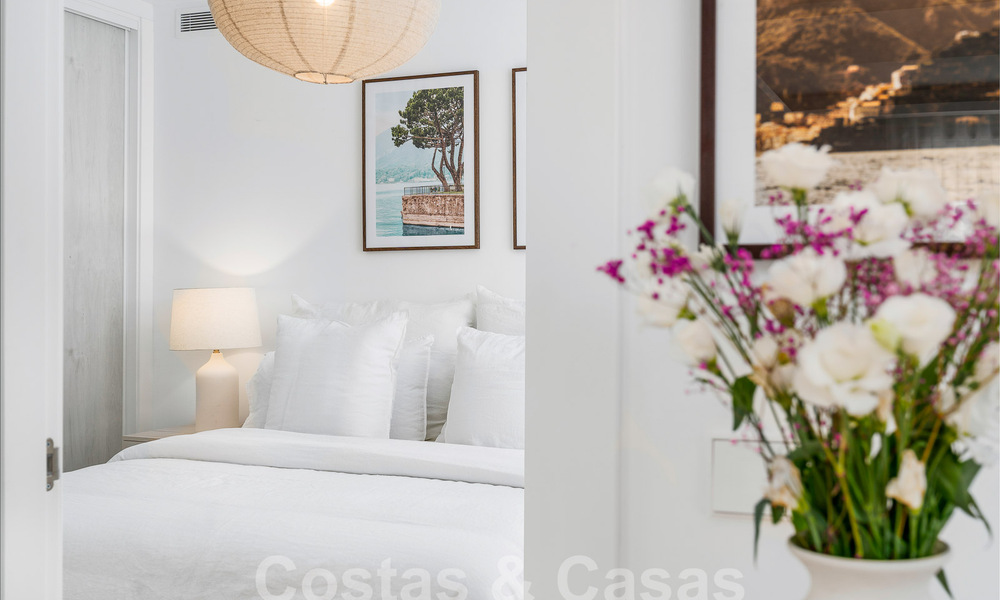 Atractiva villa de lujo de estilo ibicenco en venta cerca de todos los servicios en Nueva Andalucia, Marbella 56923