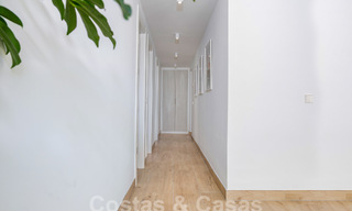 Atractiva villa de lujo de estilo ibicenco en venta cerca de todos los servicios en Nueva Andalucia, Marbella 56930 