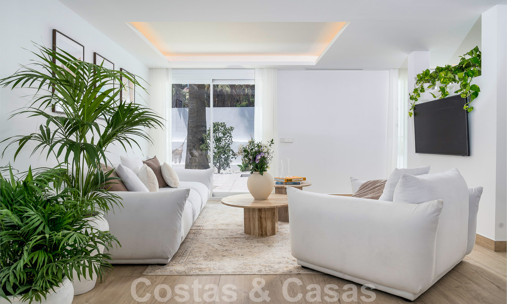Atractiva villa de lujo de estilo ibicenco en venta cerca de todos los servicios en Nueva Andalucia, Marbella 56937