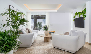 Atractiva villa de lujo de estilo ibicenco en venta cerca de todos los servicios en Nueva Andalucia, Marbella 56937 