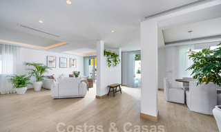 Atractiva villa de lujo de estilo ibicenco en venta cerca de todos los servicios en Nueva Andalucia, Marbella 56942 