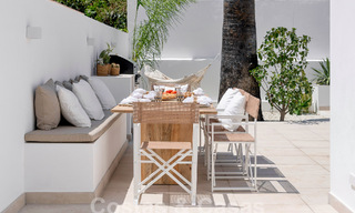 Atractiva villa de lujo de estilo ibicenco en venta cerca de todos los servicios en Nueva Andalucia, Marbella 56943 
