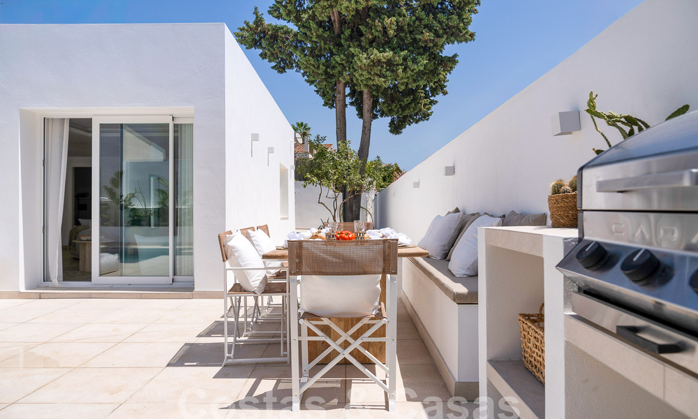Atractiva villa de lujo de estilo ibicenco en venta cerca de todos los servicios en Nueva Andalucia, Marbella 56947
