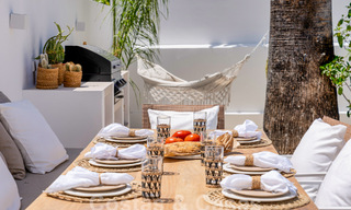 Atractiva villa de lujo de estilo ibicenco en venta cerca de todos los servicios en Nueva Andalucia, Marbella 56955 