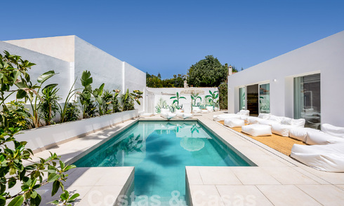 Atractiva villa de lujo de estilo ibicenco en venta cerca de todos los servicios en Nueva Andalucia, Marbella 56956