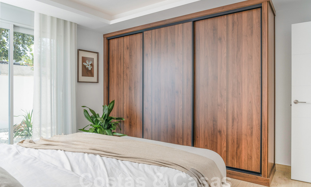 Atractiva villa de lujo de estilo ibicenco en venta cerca de todos los servicios en Nueva Andalucia, Marbella 56957