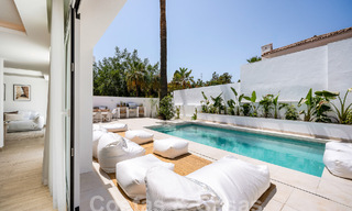 Atractiva villa de lujo de estilo ibicenco en venta cerca de todos los servicios en Nueva Andalucia, Marbella 56960 