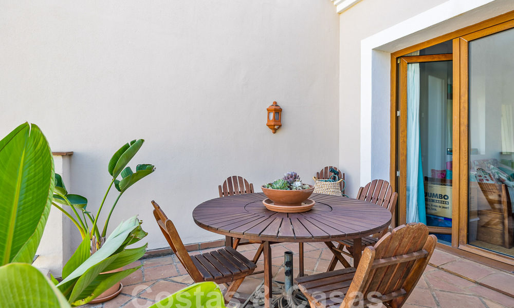Amplia casa adosada en venta con 4 dormitorios y vistas al mar, en un complejo cerrado en la Nueva Milla de Oro entre Marbella y Estepona 57076