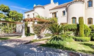 Amplia casa adosada en venta con 4 dormitorios y vistas al mar, en un complejo cerrado en la Nueva Milla de Oro entre Marbella y Estepona 57078 