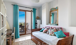 Amplia casa adosada en venta con 4 dormitorios y vistas al mar, en un complejo cerrado en la Nueva Milla de Oro entre Marbella y Estepona 57091 