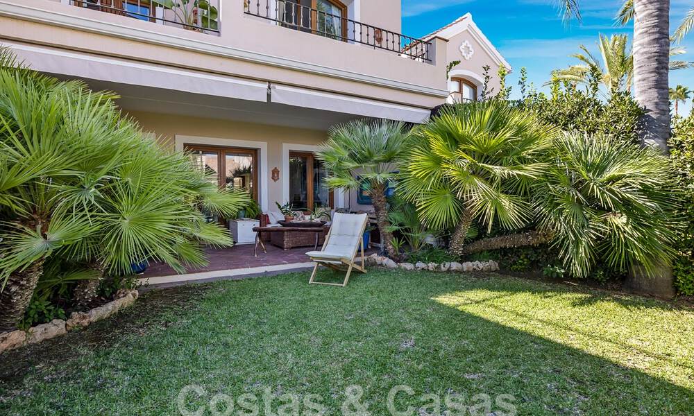 Amplia casa adosada en venta con 4 dormitorios y vistas al mar, en un complejo cerrado en la Nueva Milla de Oro entre Marbella y Estepona 57097