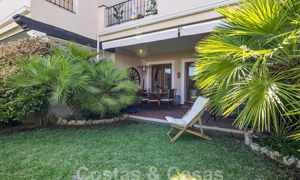 Amplia casa adosada en venta con 4 dormitorios y vistas al mar, en un complejo cerrado en la Nueva Milla de Oro entre Marbella y Estepona 57098