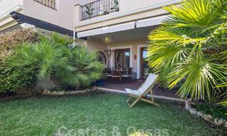 Amplia casa adosada en venta con 4 dormitorios y vistas al mar, en un complejo cerrado en la Nueva Milla de Oro entre Marbella y Estepona 57098 