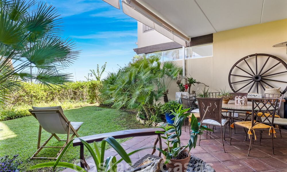 Amplia casa adosada en venta con 4 dormitorios y vistas al mar, en un complejo cerrado en la Nueva Milla de Oro entre Marbella y Estepona 57099