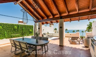 Ático de lujo en venta en complejo cerrado en primera línea de playa con magníficas vistas al mar en la Nueva Milla de Oro entre Marbella y Estepona 56963 