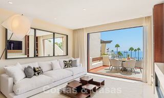 Ático de lujo en venta en complejo cerrado en primera línea de playa con magníficas vistas al mar en la Nueva Milla de Oro entre Marbella y Estepona 56967 